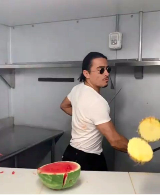 Nusret Gökçe meyveleri havada ikiye böldü sosyal medya sallandı - Resim: 3