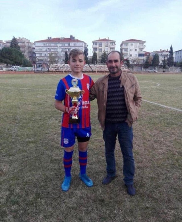 Böyle acı görülmedi! 17 yaşındaki oğlu kalp krizinden ölen baba 1 saat sonra kalp krizine yenildi - Resim: 0