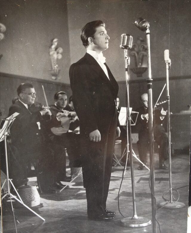 Zeki Müren’i eleştirmişti!  Özdemir Erdoğan'ın çıplak fotoğrafı sosyal medyada - Resim: 4