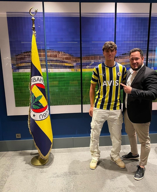 Fenerbahçe dün imza attırdığı Ozan Suncak'ı bugün kovuyor! PKK paylaşımı iddiası... - Resim: 0