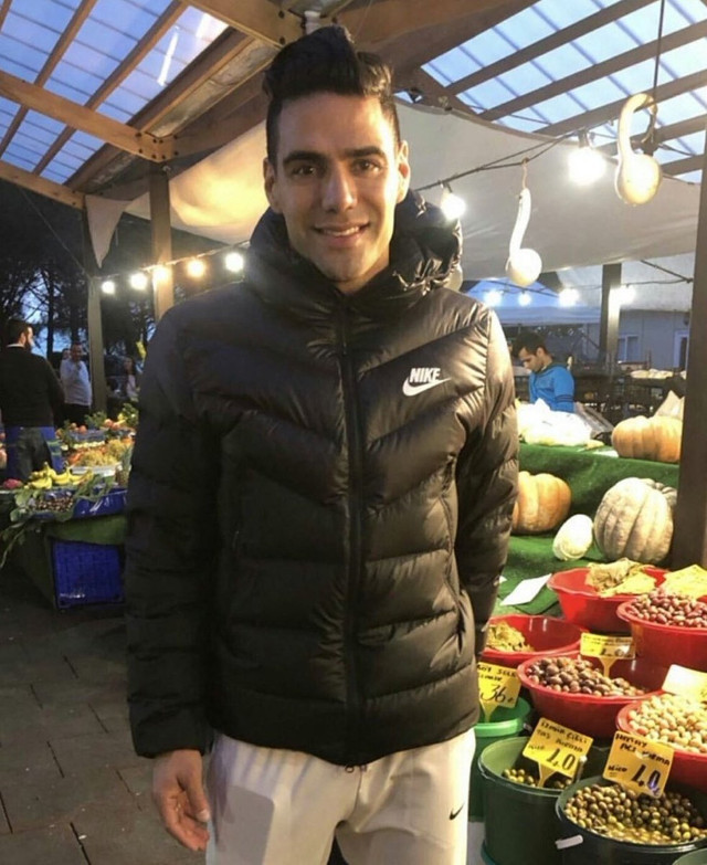 Radamel Falcao semt pazarında alışveriş yaptı - Resim: 0