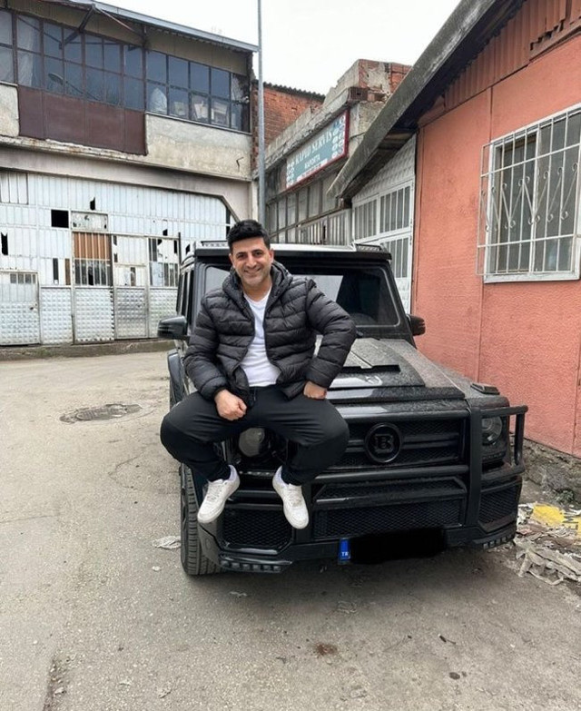 Lüks otomobilde seyir halinde iken arkadaşının boğazını kesti! Yakın arkadaş çıktılar... - Resim: 1