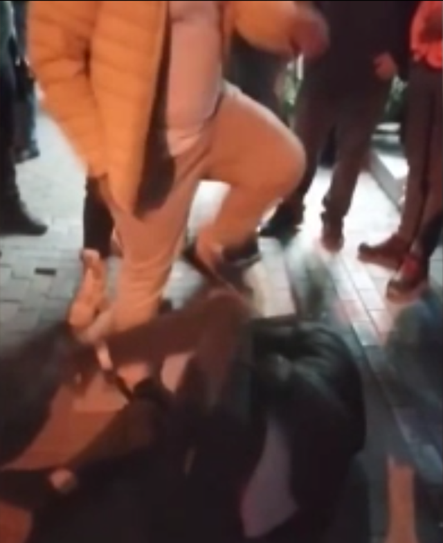 İstanbul'da iğrenç olay! Kendini 'fabrikatör' olarak tanıttı küçük kızı ekranda çıplak olarak soyundurdu - Resim: 1