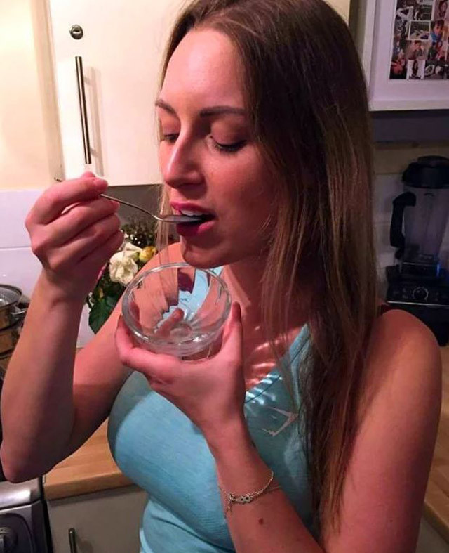 Güzelleşmek uğruna her sabah içiyor! Mide bulandıran olay!  - Resim: 4