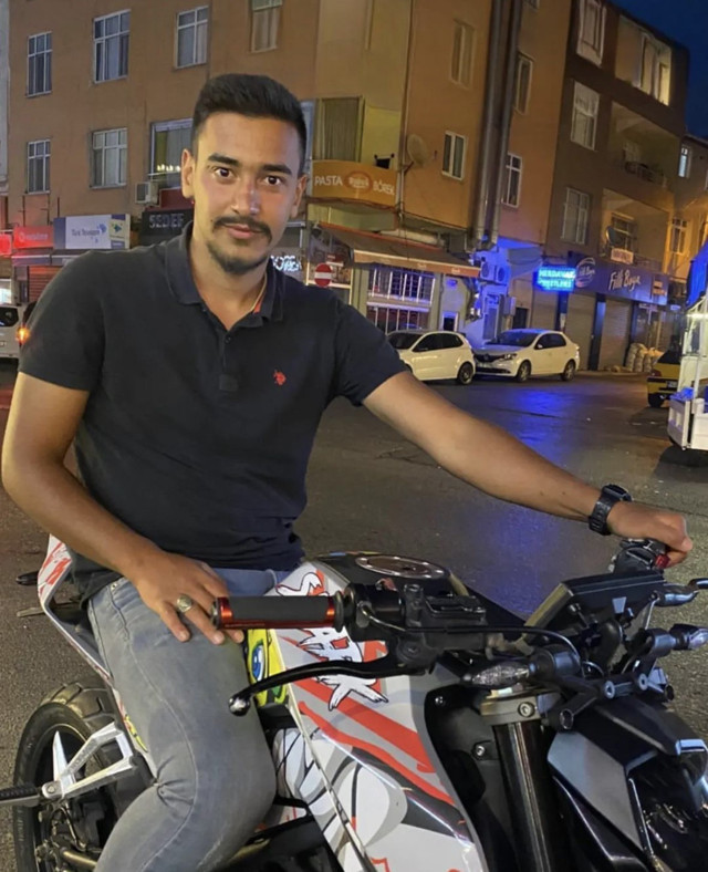 Sarıyer'de kalaşnikoflu kanlı pusu: 2 ölü, 1 yaralı - Resim: 0