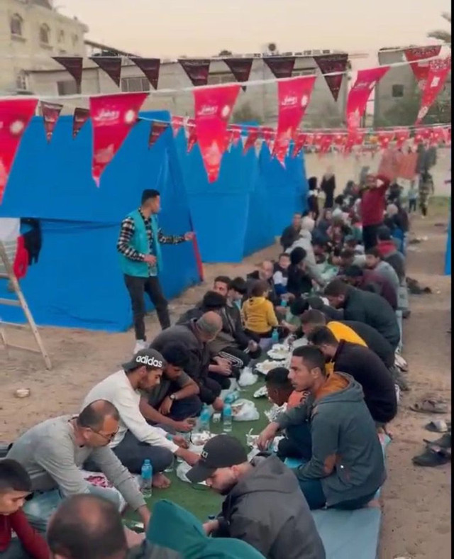 Genç turizmciler Gazze’de iftar verdi - Resim: 0