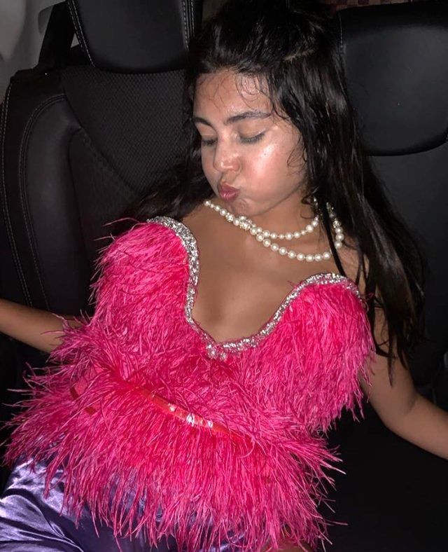 Bahar Candan göğsünün göründüğü kareleri paylaşınca olanlar oldu! Tepki topladı - Resim: 4