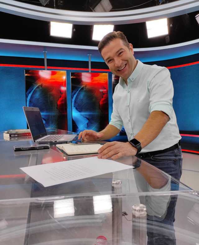 Yayına çıkmayan İsmail Küçükkaya Fox TV'den ayrıldı mı neden yok sorusunun yanıtı - Resim: 0