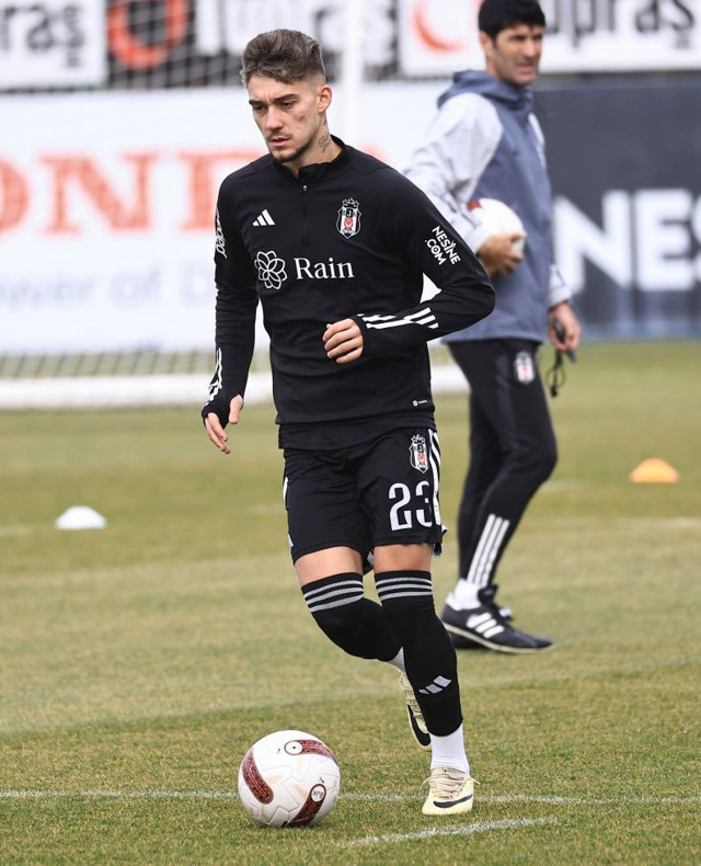 Beşiktaş'ın yeni transferleri Ernest Muçi ve Al-Musrati ilk antrenmanına çıktı - Resim: 0