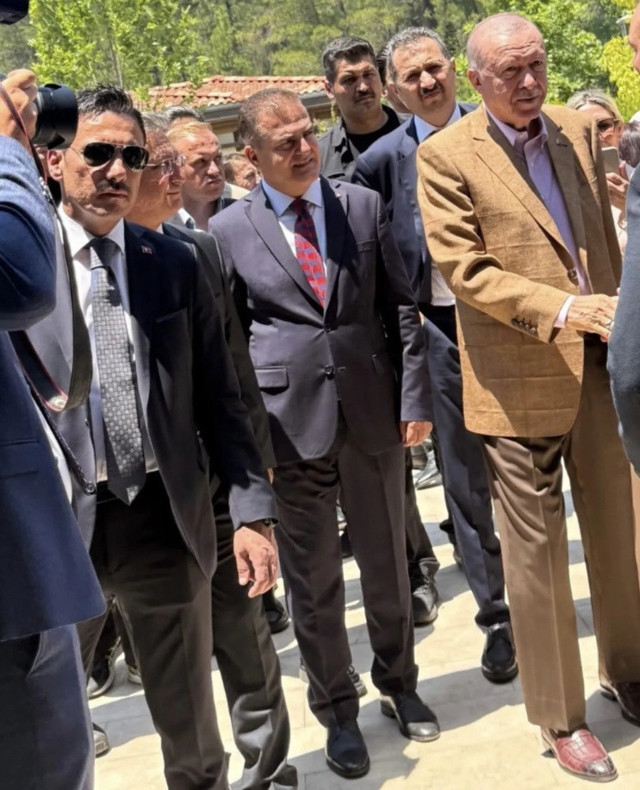 Erdoğan’ın yazlık tarzı sosyal medyada gündem oldu - Resim: 0