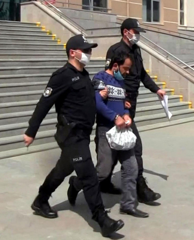 Üvey baba dehşeti! Çocuğa işkence edip üzerinde sigara söndürmüş - Resim: 0