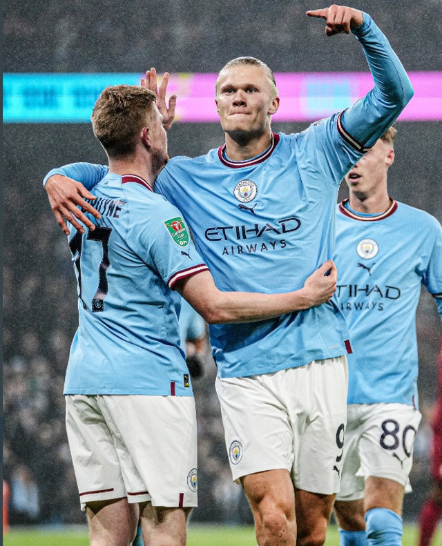 İngiltere Lig Kupası'nda 5 gollü maç! Manchester City, Liverpool'u eledi - Resim: 0