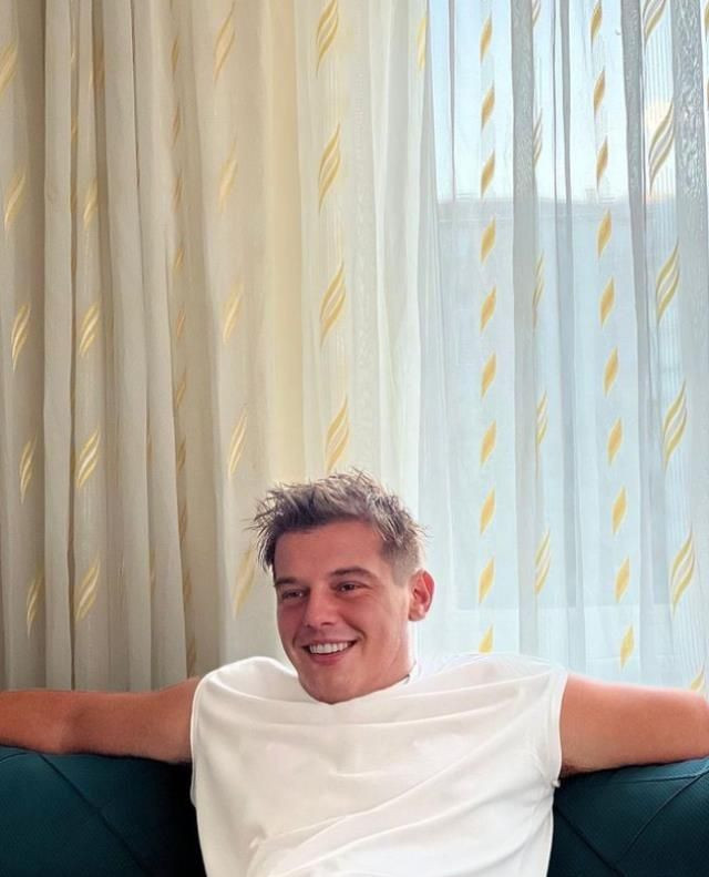 Arda Kural imaj değişikliğine gitti saçlarını kazıttı! "Ne olmuş sana böyle?" - Resim: 1