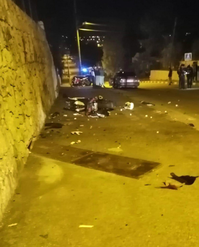 Antalya'da  motosiklet üzerinde ilerleyen iki gence otomobil çarptı biri öldü - Resim: 0