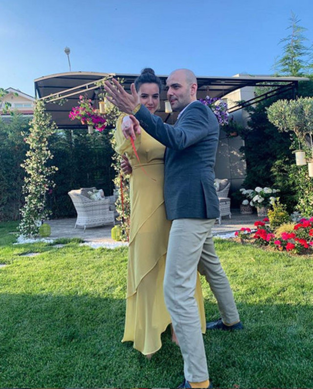 Merve Özgüle kimdir kaç yaşında Bartu Küçükçağlayan'ın nişanlısı - Resim: 1