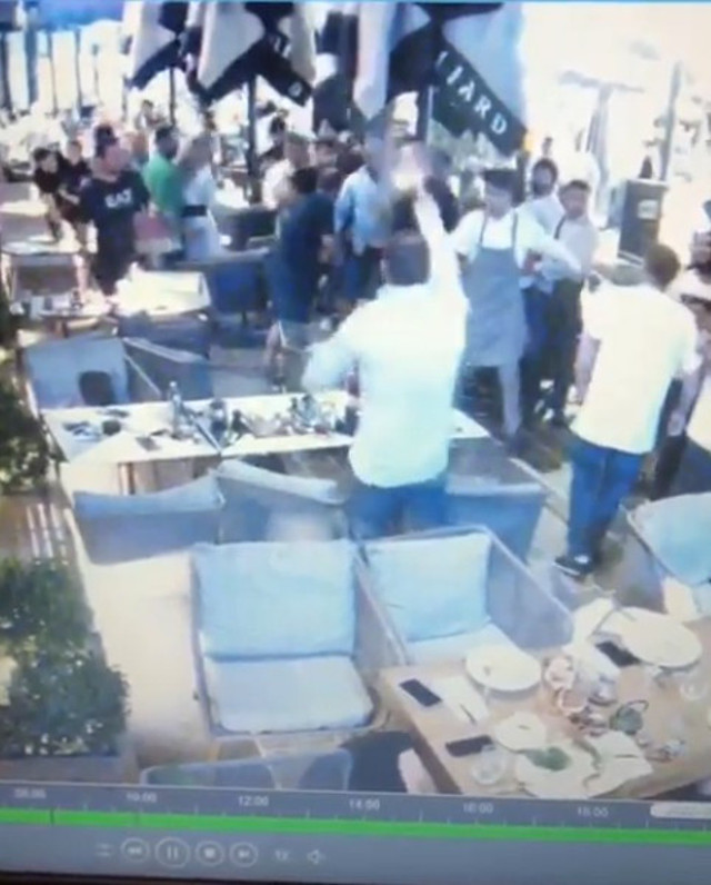 İstanbul'da AVM'de silahlı çatışma: İki grup birbirine girdi, yaralılar var! - Resim: 3