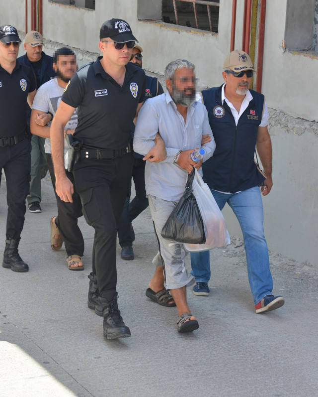 Adana'da DEAŞ'ın haraç çetesi şüphelileri adliyeye sevk edildi! - Resim: 0