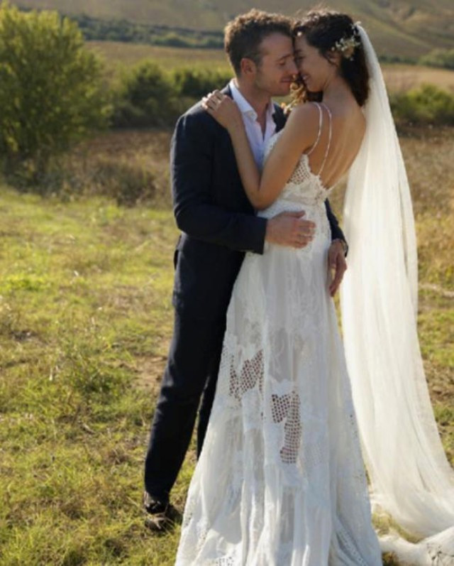 Dünya Güzeli Azra Akın evlendi gelinliğine bakın olay - Resim: 3