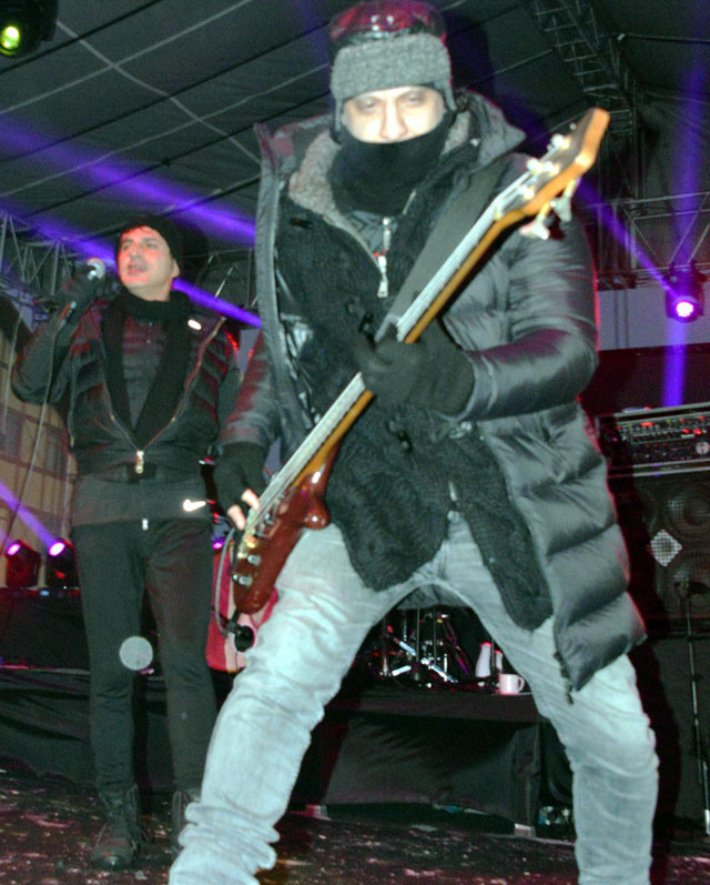 Teoman Erzurum'da konser verdi! Sahne kıyafeti olay  - Resim: 1