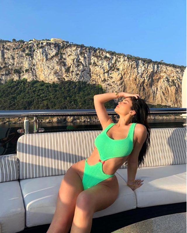 Kylie Jenner ile sevgilisinden hayranlarını şaşırtan çıplak poz - Resim: 4