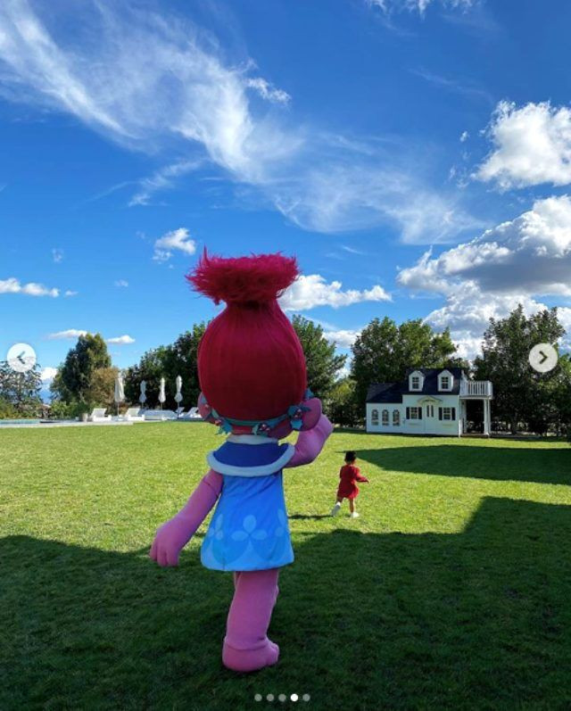 Kylie Jenner'ın 2 yaşındaki kızına büyük Noel hediyesi - Resim: 4