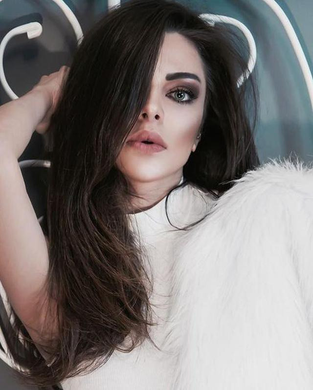 Sinem Umaş kaç yaşında kimdir Sinem Umaş kolunu yaktı son durumu - Resim: 1