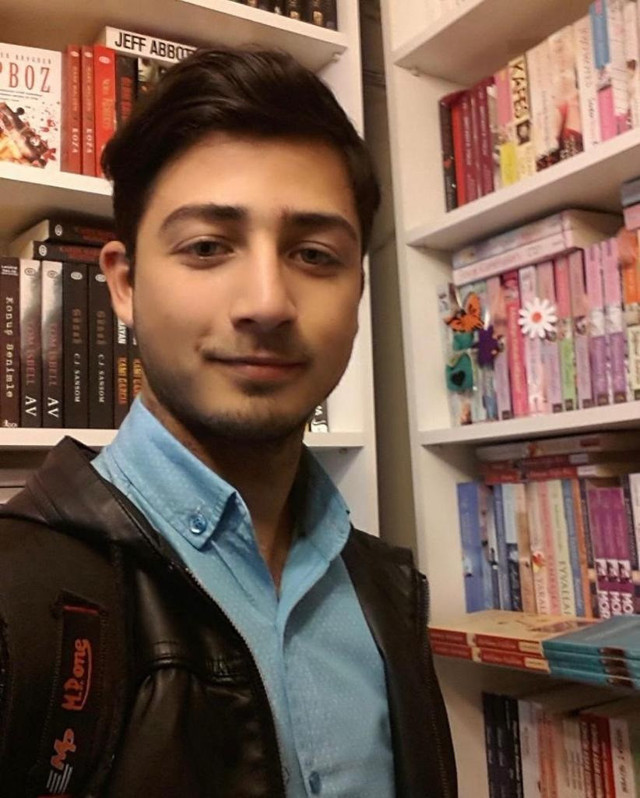 Kocaeli'de edebiyat öğretmeni evde asılı halde bulundu! - Resim: 0