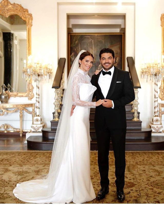 Ebru Şallı ve Uğur Akkuş Çırağan Sarayı'nda evlendi! Tektaşın büyüklüğü olay oldu - Resim: 4