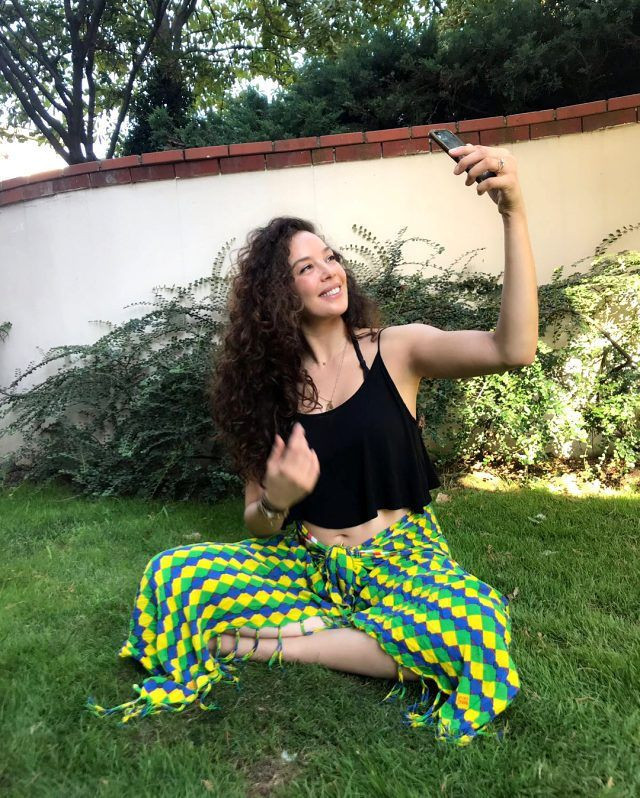 Dünya Güzeli Azra Akın'a nazar değdi talihsiz bir kaza geçirdi - Resim: 1