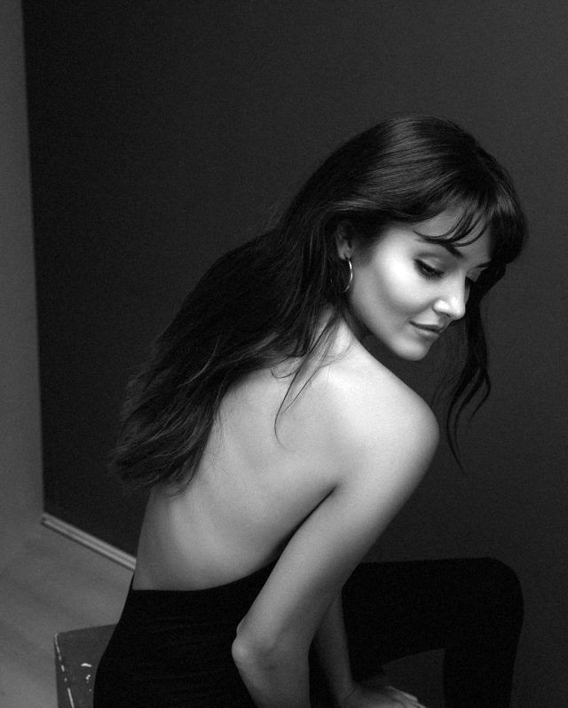 FOX TV Sen Çal Kapımı yıldızı Hande Erçel'den dekolteli olay pozlar olay oldu - Resim: 4