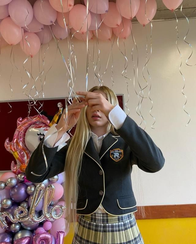 Aleyna Tilki'nin mini etekli dizi kostümü sosyal medyayı ikiye böldü - Resim: 3