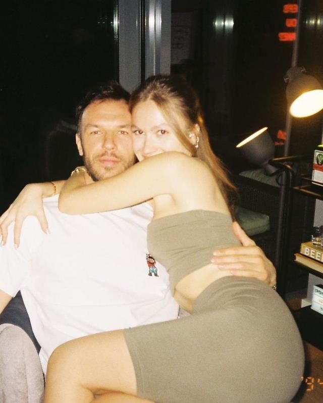 Duygu Özaslan ev hali deyip sevgilisiyle olay pozlarını böyle paylaştı - Resim: 4