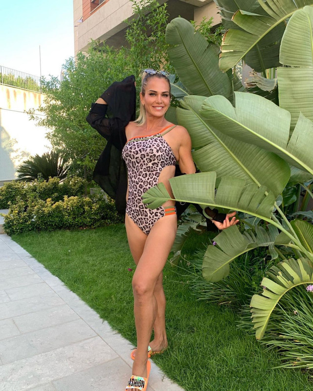 Survivor Nagihan Karadere sınırları aştı! Derin yırtmaçlı pozu olay oldu: "Abartma istersen bizdeki de kalp ama" - Resim: 0