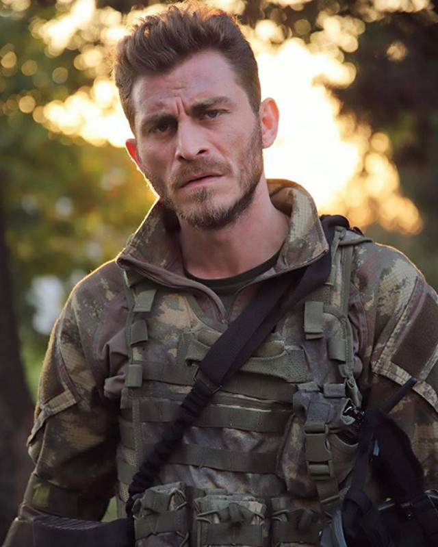 Söz'ün yıldızı öfkeden deliye döndü "Sil o resimleri" - Resim: 4