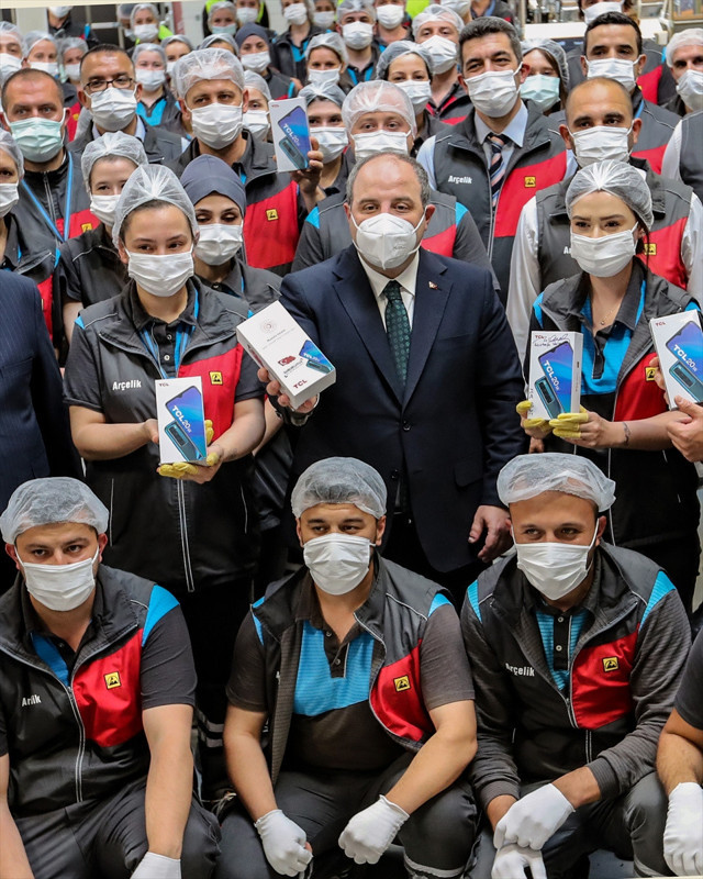 TCL, Türkiye'de akıllı telefon üretimine başladı! Bakan Mustafa Varank çağrı yaptı - Resim: 0