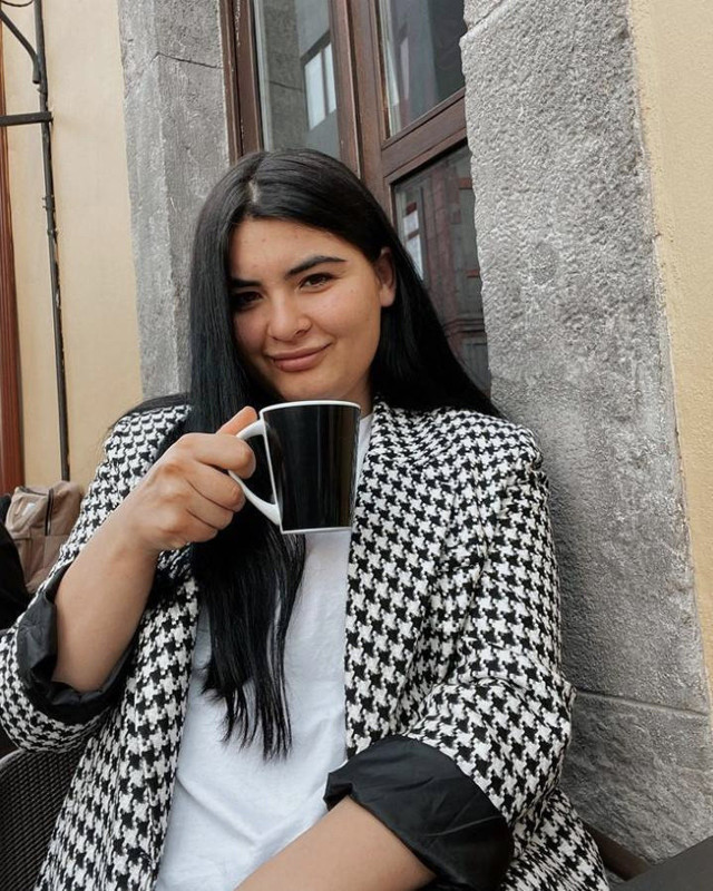 Hanife Gürdal inat yapar gibi paylaştı! Kocasıyla yarı çıplak... "Edebiniz de kalmamış" - Resim: 1