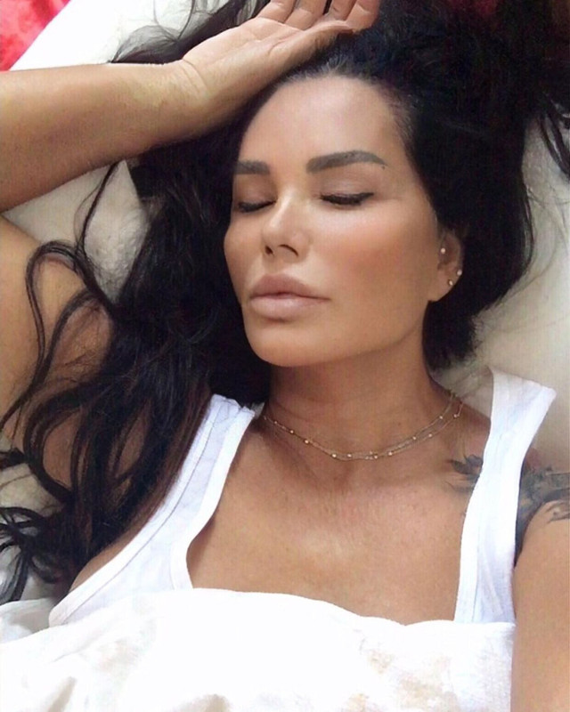 Yeşil Çam'ın efsane ismi genç kızlara taş çıkıyor! Son halini görenler gözlerine inanamadı! - Resim: 3