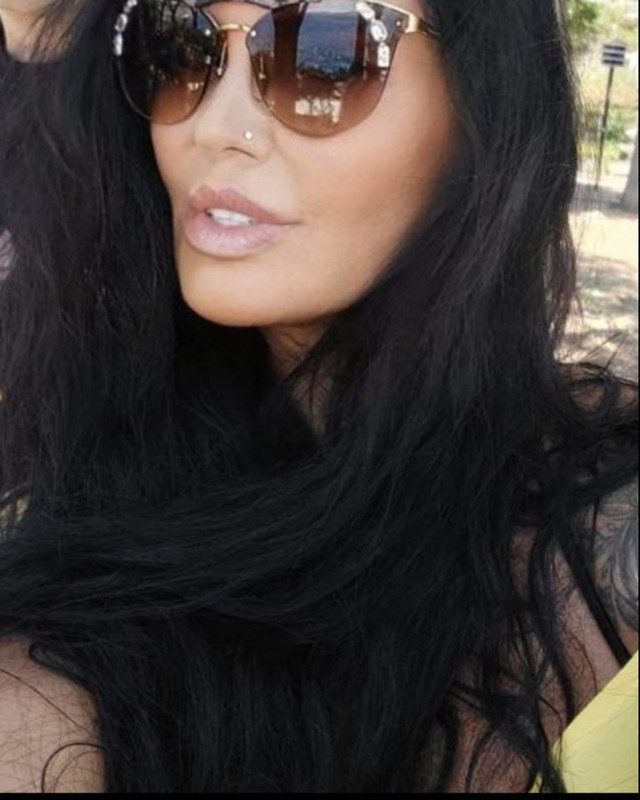 Yeşil Çam'ın efsane ismi genç kızlara taş çıkıyor! Son halini görenler gözlerine inanamadı! - Resim: 2