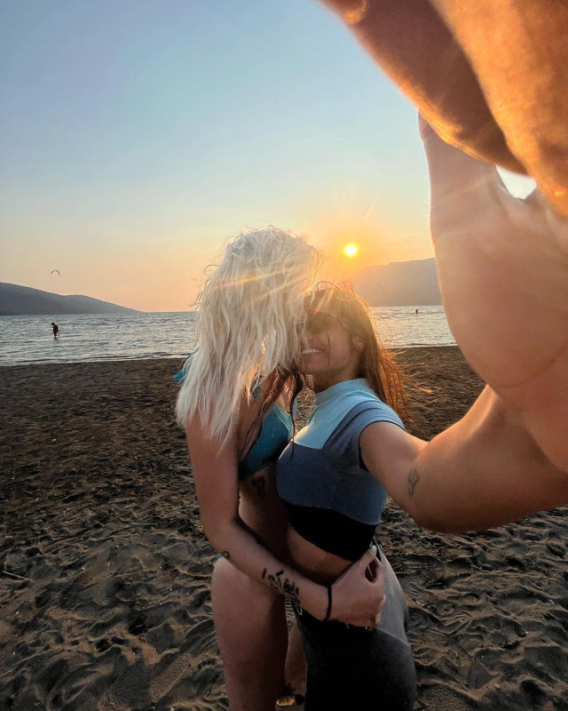 Ebrar Karakurt'un eski sevgilisi İmge Amsterdam sokaklarında aşka geldi! Dudak dudağa paylaşımı olay oldu! - Resim: 1