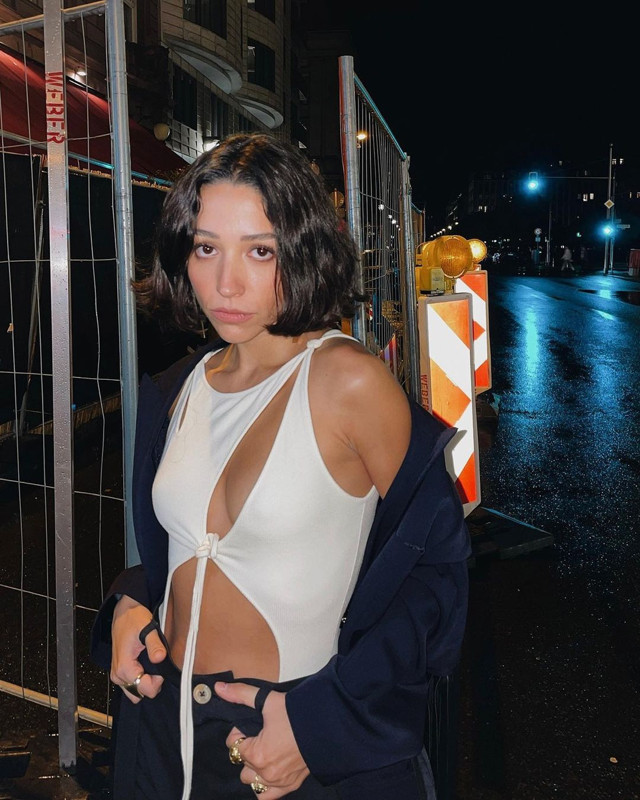 Zeynep Bastık'ın iç çamaşırsız pozu olay olmuştu, evinin değeri ise dudak uçuklattı! 'Yok artık daha neler' - Resim: 0