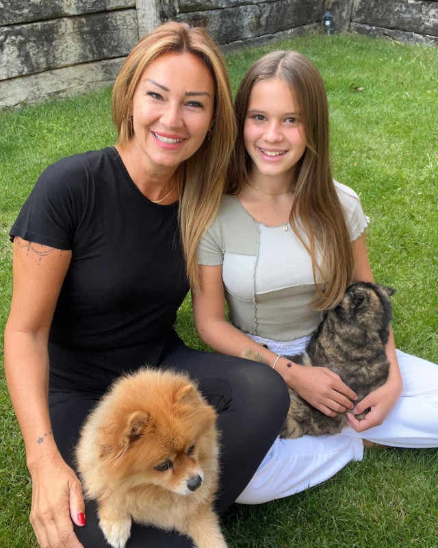 Pınar Altuğ 27 yıl öncesine götürdü! Instagram'ı fena salladı: "Yok böyle bir duru güzellik" - Resim: 0