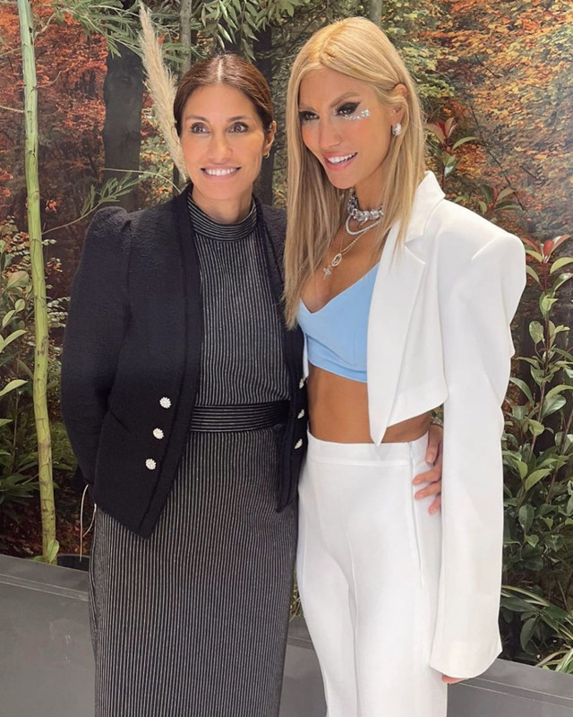 Çağla Şıkel paylaştı, ablasını görenler gözlerine inanamadı! "Sizin ailede güzellik genetik galiba" - Resim: 2