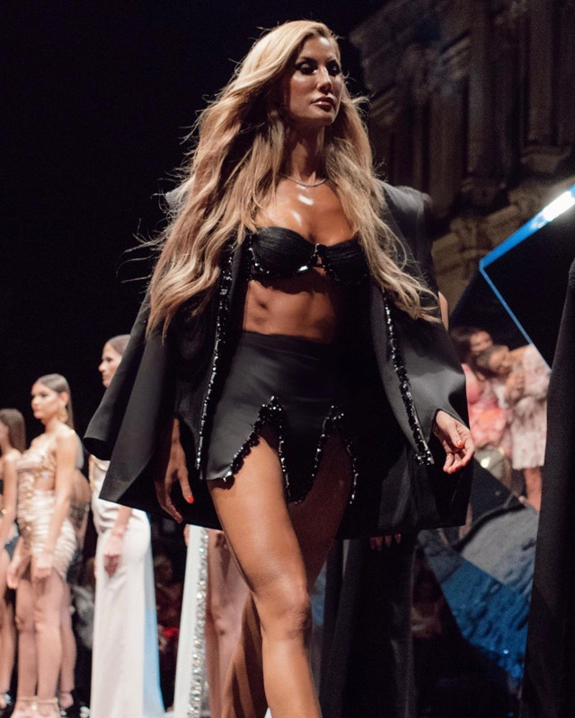 Çağla Şıkel paylaştı, ablasını görenler gözlerine inanamadı! "Sizin ailede güzellik genetik galiba" - Resim: 3