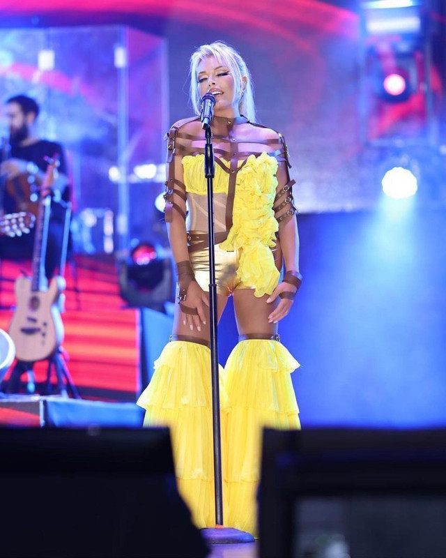 Bülent Ersoy'dan canlı yayında çarpıcı iddia! Ajda Pekkan'ı kızdıracak sözler: "Babam da giyse taş gibi olur" - Resim: 4