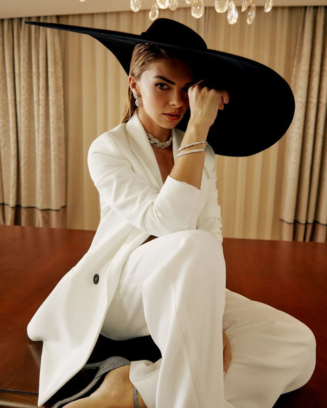 Bakan bir daha baktı! Pelin Karahan'ın son halini görenler inanamadı: "Sen nasıl 2 çocuk annesisin" - Resim: 0