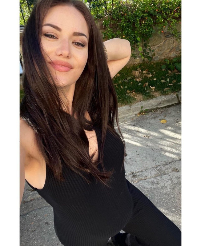 Fahriye Evcen'den karnı burnunda paylaşım! 'Annelik çok yakışmış' - Resim: 1
