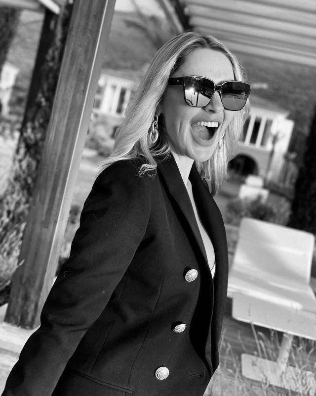 Hadise göğüs dekolteli siyah beyaz pozlarıyla Instagram'ı salladı: "Bitiyorum şu kadına var ya" - Resim: 4