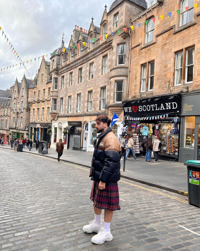 Sefo İskoç eteği giydi, sosyal medya ayağa kalktı: Eleştirilere ise böyle cevap verdi! - Resim: 1