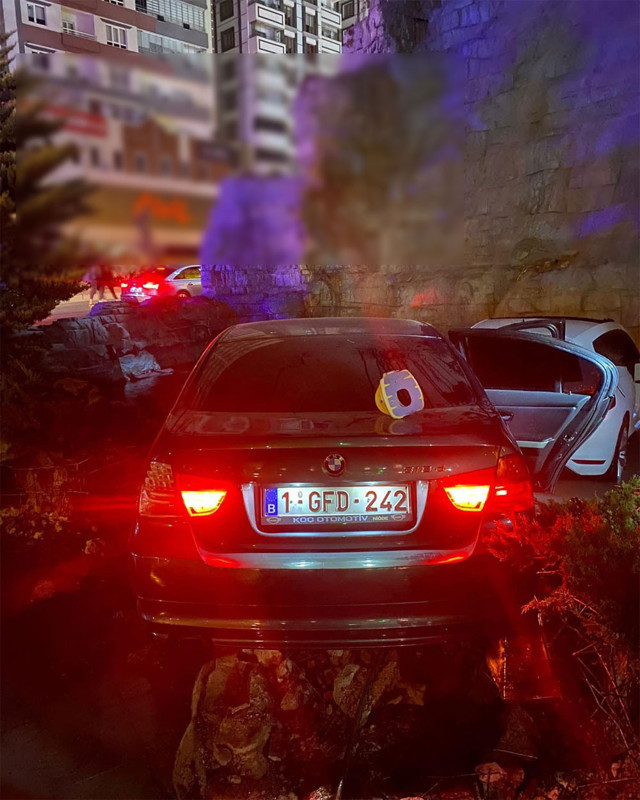 Niğde'de feci kaza! Otomobiller süs havuzuna çarptı ölü ve yaralılar var - Resim: 0