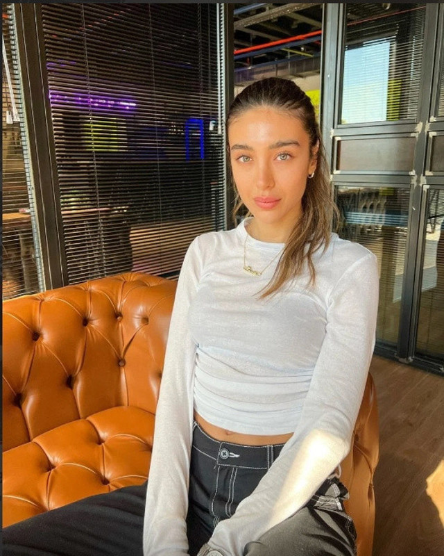 9 odalı havuzlu evde rahat edemediler! Berkay Şahin eşinin isteğini geri çevirmedi! - Resim: 1